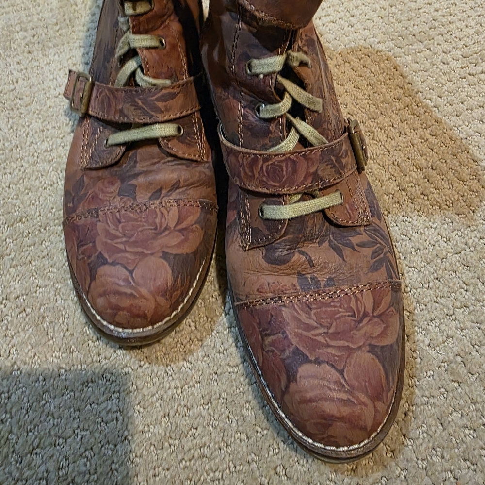 CLOSET CLOSING.  OCT 10TH Latigo Brown Combat Moto Boots with Buckle Straps - Picture 2 of 3